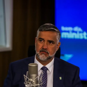 “Estamos diante da maior catástrofe meteorológica da história do RS", diz Paulo Pimenta