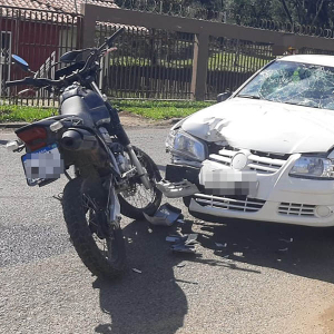 Motociclista é hospitalizado após acidente na Vila Nova