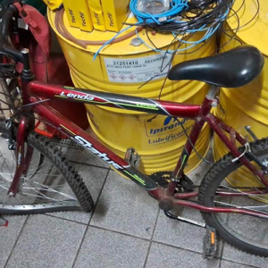 Ciclista é hospitalizado após acidente com veículo