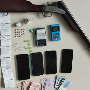 Homem e mulher são presos e drogas apreendidas em operação das polícias Militar e Civil