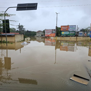 Depois do RS, chuva traz estragos para terras catarinenses