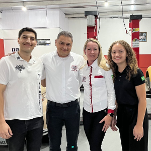 V8 Auto Center reinaugura em novo endereço