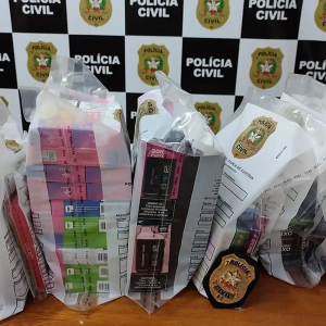 Homem é preso suspeito de vender cigarros eletrônicos para menores de idade