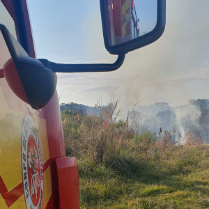 Em menos de 50 minutos, bombeiros atendem dois incêndios em vegetação