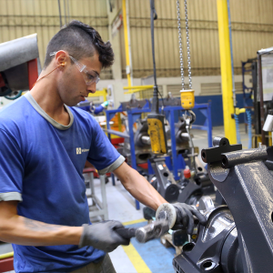 Saldo de empregos para jovens avança 45% no Paraná no primeiro quadrimestre