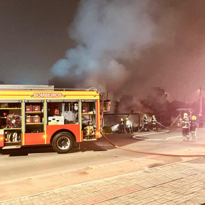Incêndio destrói borracharia no Jardim América