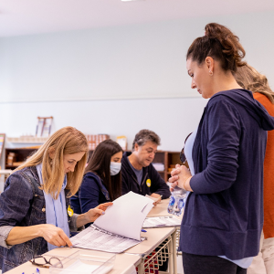Justiça Eleitoral convida eleitores a trabalharem como mesários voluntários