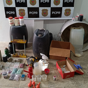 Laboratório de drogas é desmantelado e quatro pessoas são presas