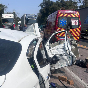 Idosa morre em acidente envolvendo quatro veículos na BR-116
