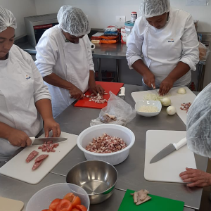 Senac de Rio Negro abre inscrições para curso gratuito de cozinheiro