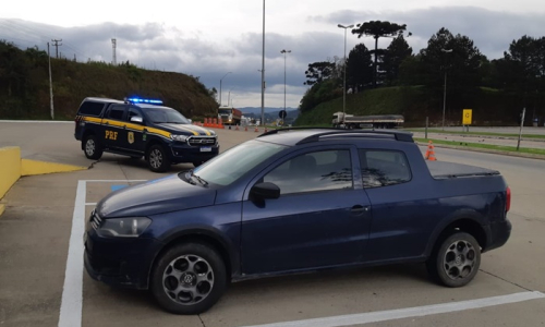PRF apreende Saveiro com registro de furto e placas falsas em Mafra