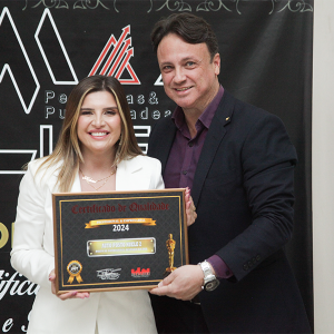 Auto Posto e Pizzaria Nuele são homenageados em noite de premiações