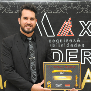 Thiago Skrenski é reconhecido pela terceira vez como melhor locutor de rádio de Mafra