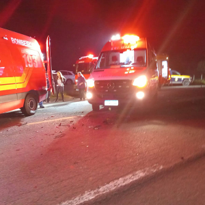 Acidente com três carros deixa quatro pessoas feridas na BR-280
