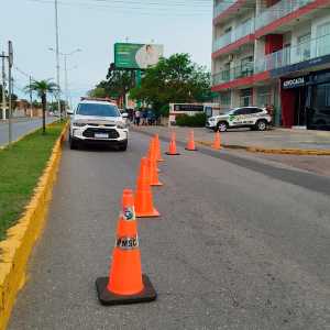 Trânsito é parcialmente bloqueado na avenida Severiano Maia