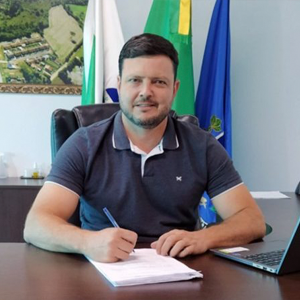 Weverton Vizentin é reeleito prefeito de Campo do Tenente