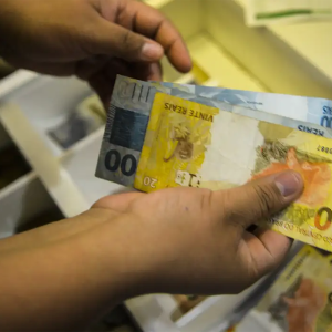 Valores esquecidos em bancos devem ser sacados nesta semana; veja prazo e como sacar