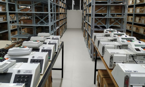 TRE-SC inicia distribuição de urnas eletrônicas para as eleições