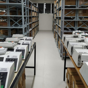 TRE-SC inicia distribuição de urnas eletrônicas para as eleições