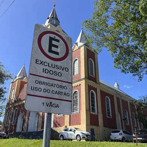 Credencial de estacionamento para idoso e PCD ganha versão digital; veja como emitir