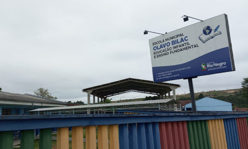 Escola Olavo Bilac promove feira com venda de produtos feitos pelos estudantes