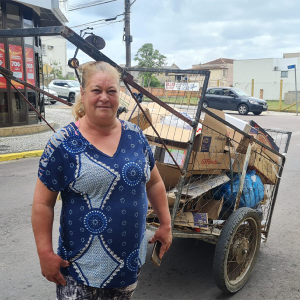 “Isso é uma terapia para mim”: conheça a catadora que superou a depressão através da profissão