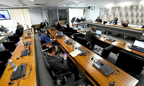 Senado diverge de rito de impeachment adotado em SC
