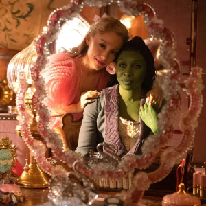 Baseado na famosa história do Mágico de Oz, o musical “Wicked” estreia no Cineplus Emacite