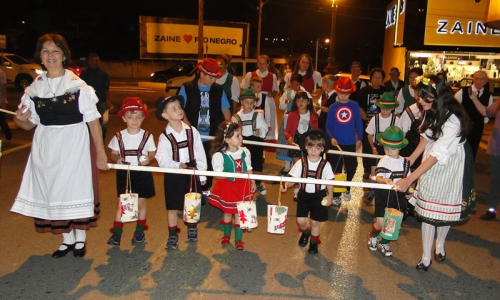 Nikolaus Kinder, o "Passeio das Lanternas", acontece nesta sexta-feira