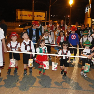 Nikolaus Kinder, o "Passeio das Lanternas", acontece nesta sexta-feira