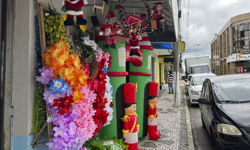 Veja como fica o horário de Natal do comércio varejista nessa semana