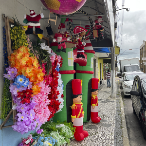 Veja como fica o horário de Natal do comércio varejista nessa semana