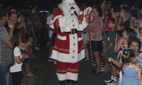 Papai Noel chega à praça João Pessoa na noite desta quarta-feira