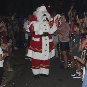 Papai Noel chega à praça João Pessoa na noite desta quarta-feira