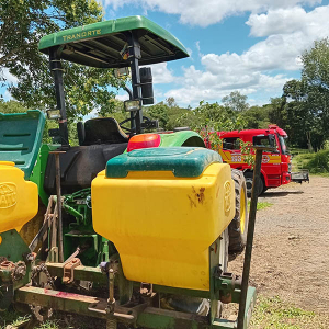 Homem tem a perna esmagada por maquinário agrícola