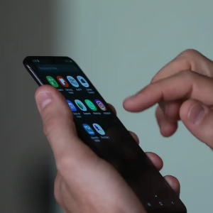 Senado aprova projeto para restringir uso de celular em escolas