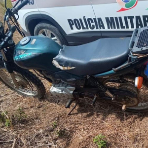 Moto furtada em Santa Terezinha é encontrada em região de mata