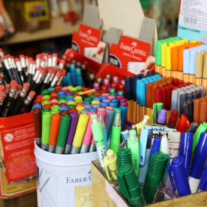 Procon lança dicas para evitar transtornos na compra de materiais escolares; veja
