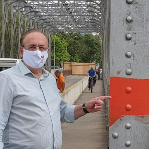 Em rede social, prefeito Paizani destaca que obra da Ponte Metálica está adiantada