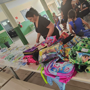 Projeto “Mochila Solidária” entrega 40 kits escolares a alunos carentes de Mafra