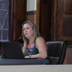 Vereadora convoca secretária de Saúde de Rio Negro para esclarecimentos