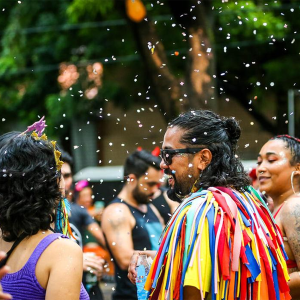 Cair na folia ou cair na real?