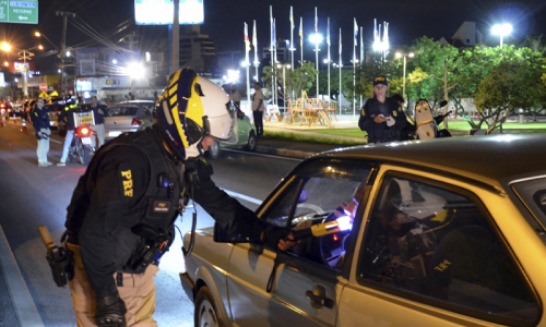 PRF flagra mais de 300 motoristas dirigindo sob efeito de álcool durante Operação Carnaval