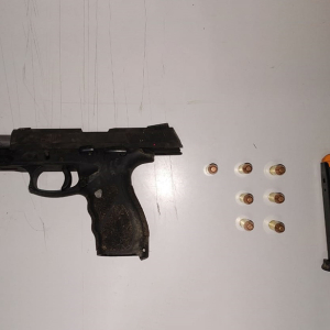 Homem invade lanchonete, furta pistola e realiza vários disparos durante a madrugada