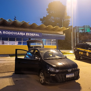 Foragida da Justiça por seis crimes é presa na BR-116