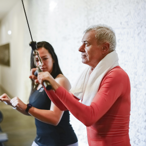 Musculação na terceira idade: veja benefícios e cuidados